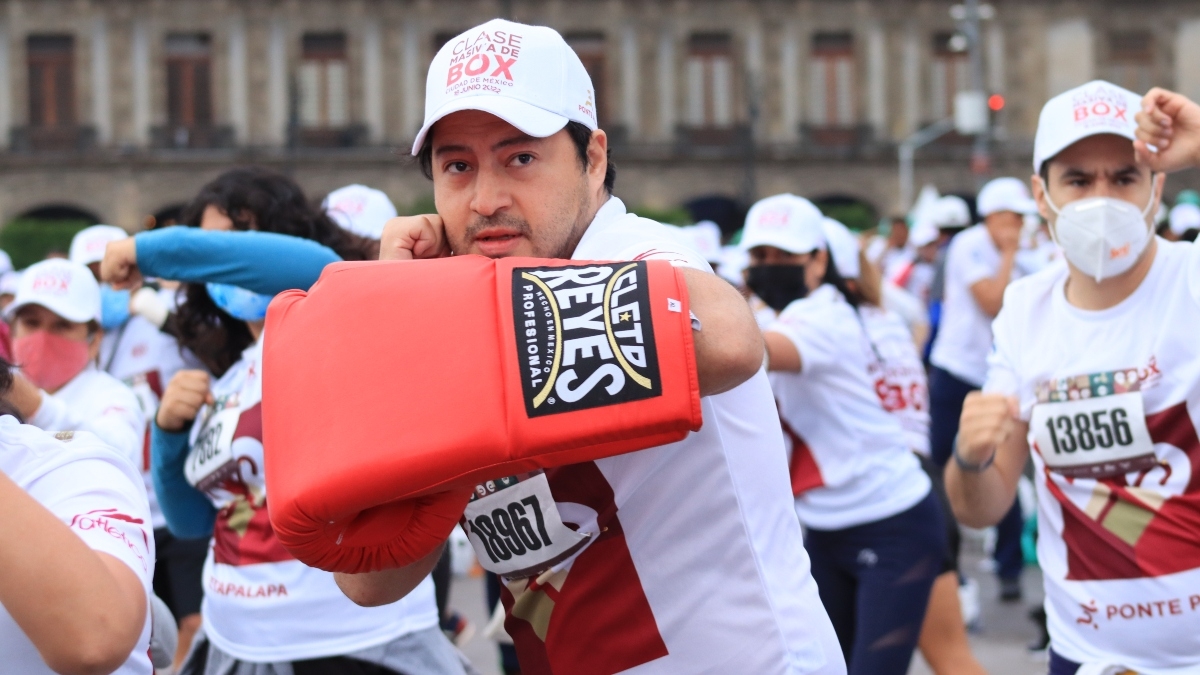 clase-masiva-de-box-cdmx-zocalo-record-4