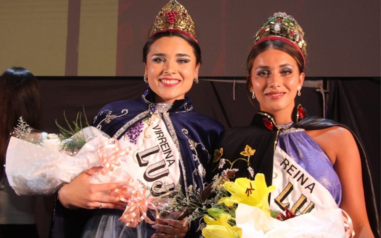 Virreina-y-Reina-juntas-con-sus-atributos-1080x675