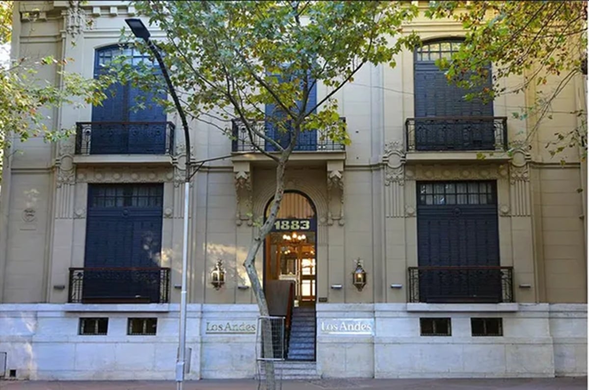 LA