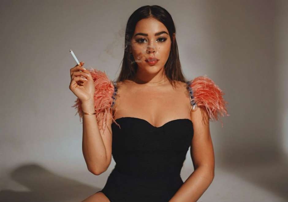 Danna Paola de body negro