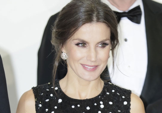 Reina Letizia vestido de lentejuelas 04