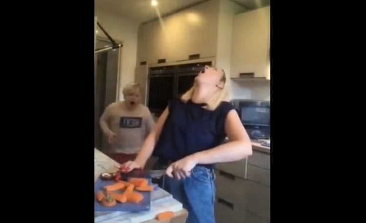 video-madre-dedo-corte-hijo