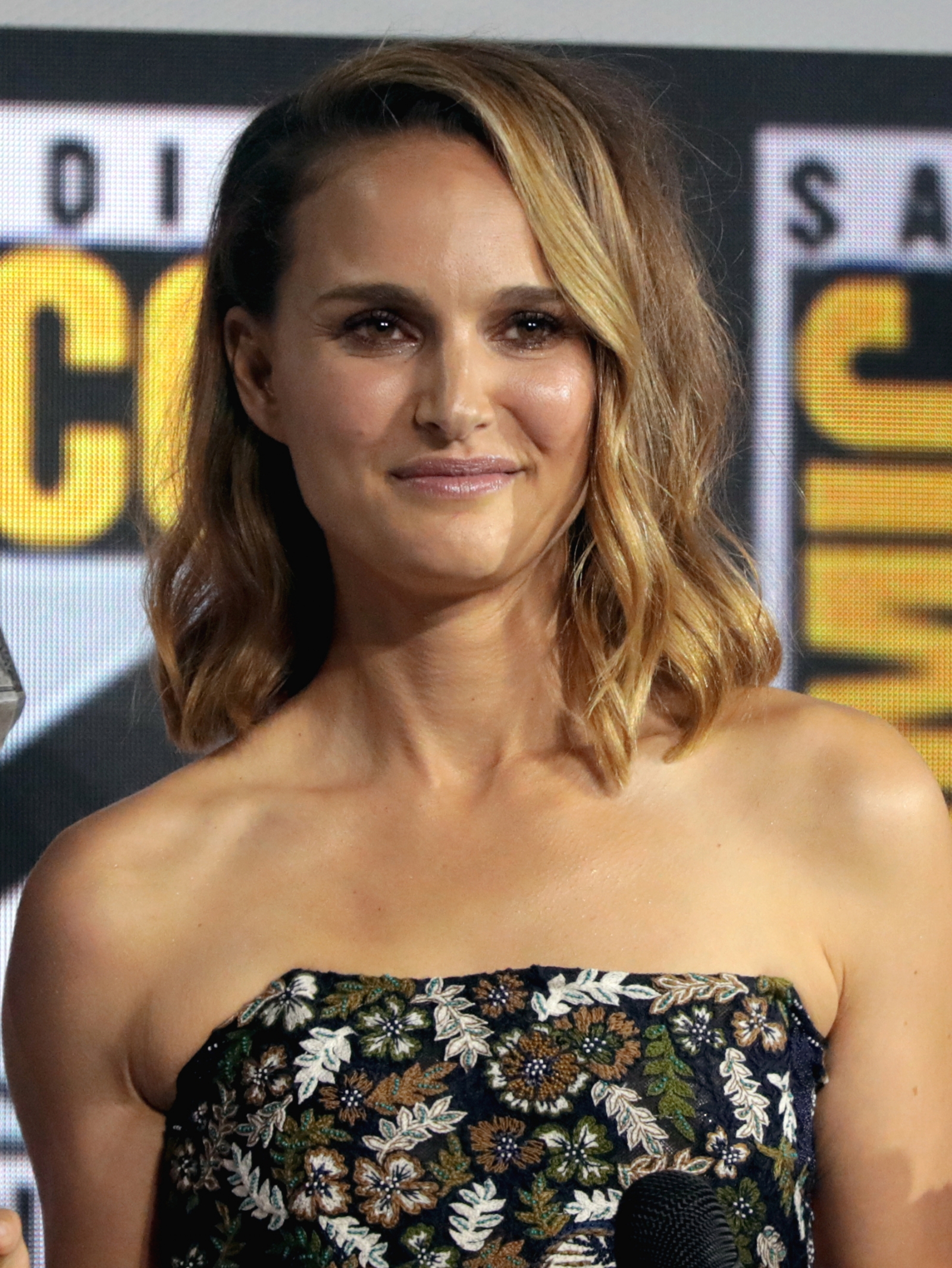 Natalie_Portman_by_Gage_Skidmore_(cropped)