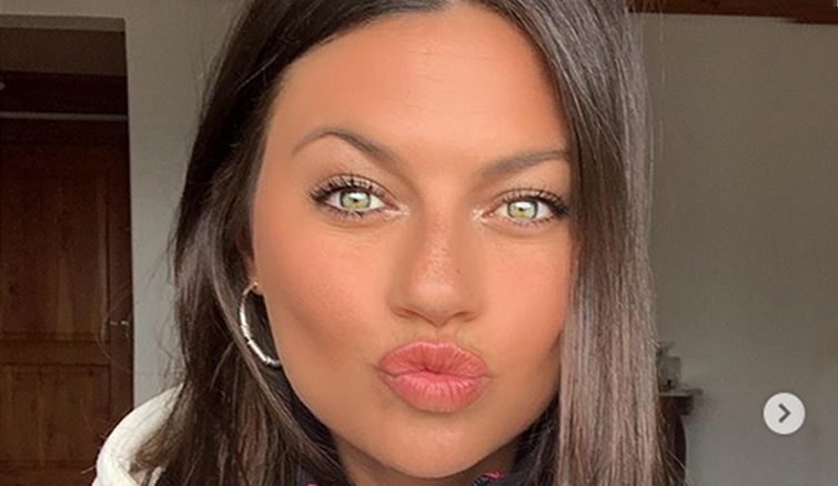 Sofi Jujuy tira un beso