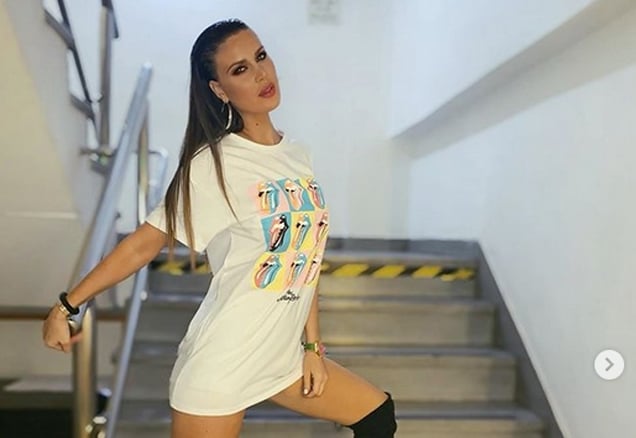 Natalie de remeron con bucaneras