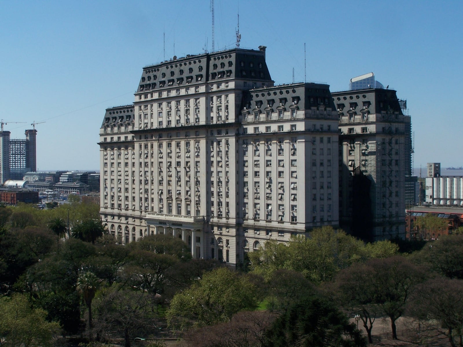 Ministerio_de_Defensa_Argentina_Edificio_Libertador