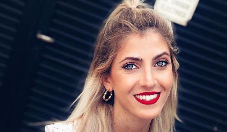 Candela Ruggeri boca roja