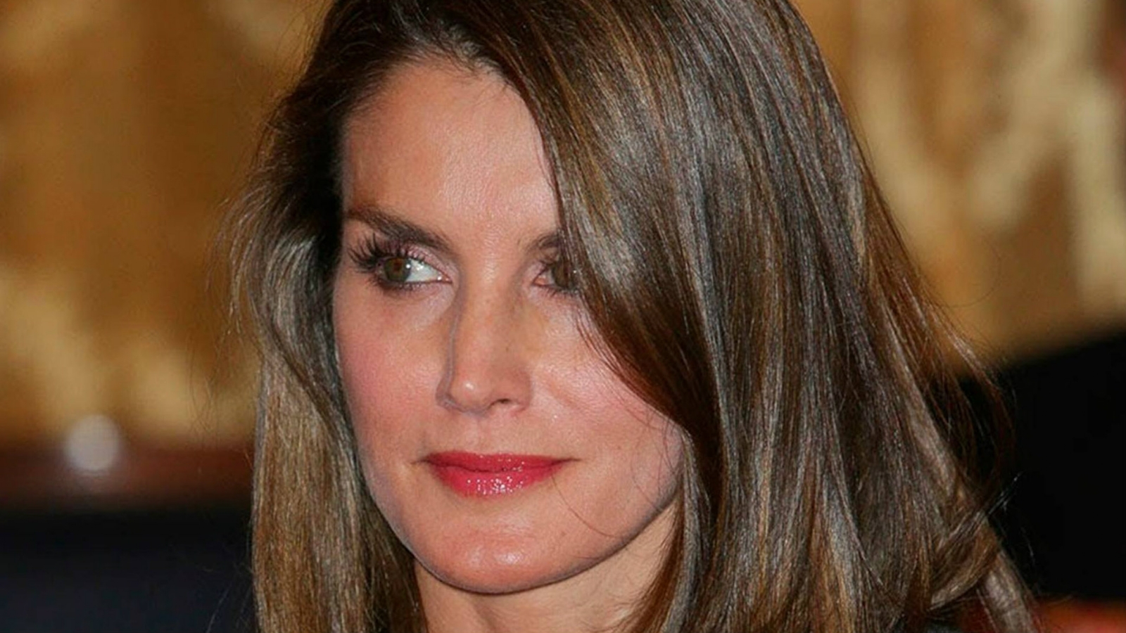 Familia-Real-Española-Letizia-Ortiz-tiene-una-nueva-enemiga-siempre-va-demasiado-apretada