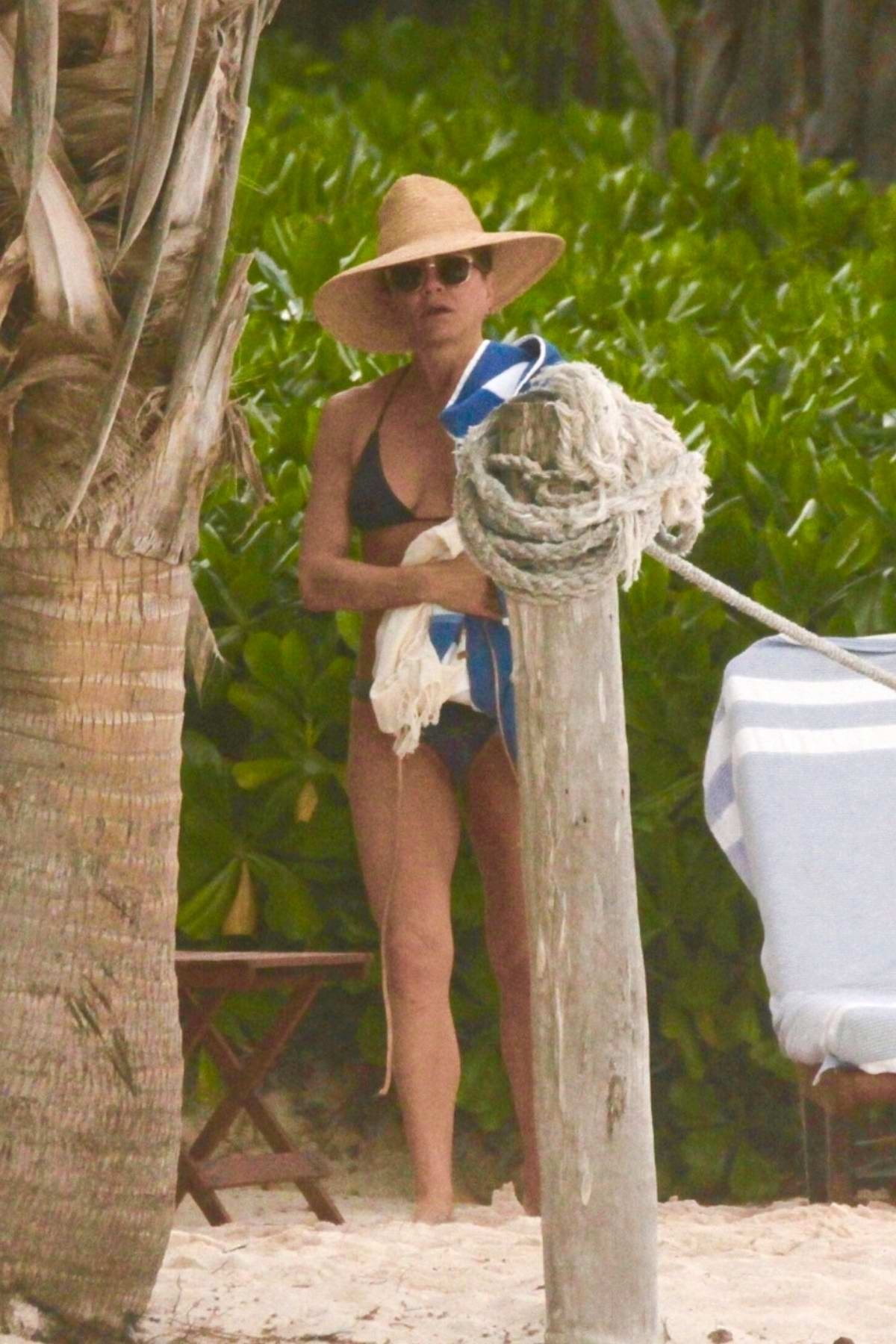 jennifer-aniston-dons-a-black-bikini-while-on-the-beach-in-tulum-mexico-010120_5
