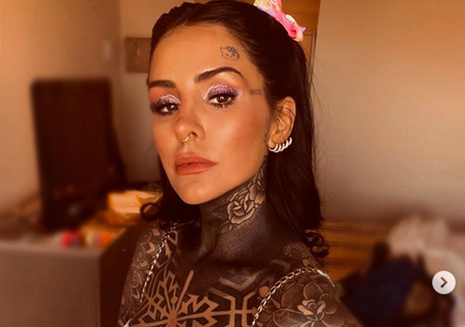 Cande Tinelli moño rosa