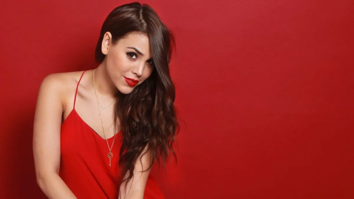 Danna Paola port