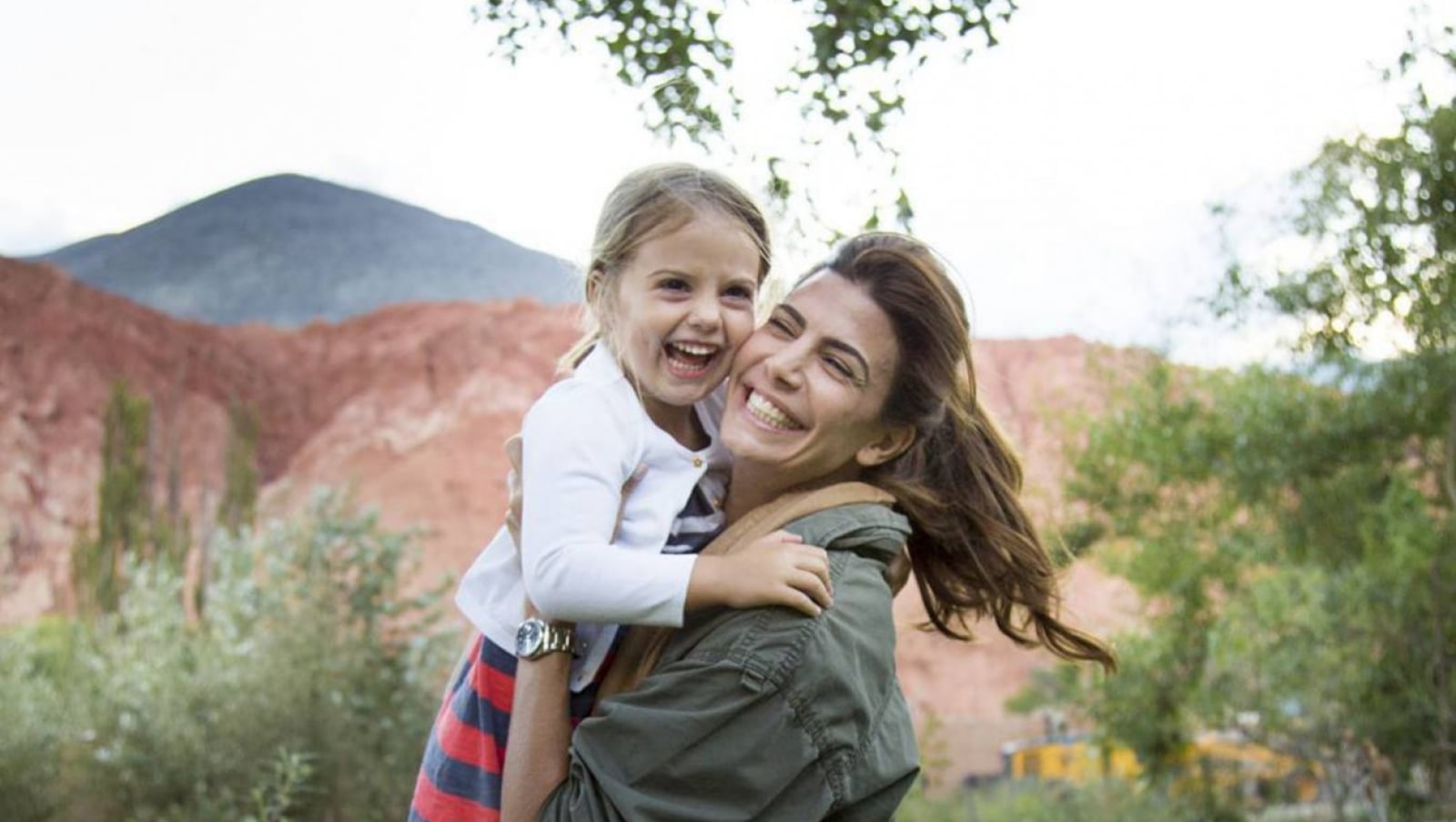 Juliana Awada y Antonia Macri