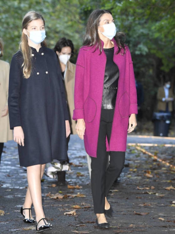 la-infanta-sofia-y-la-reina-letizia-este-jueves-en-oviedo-limited-pictures