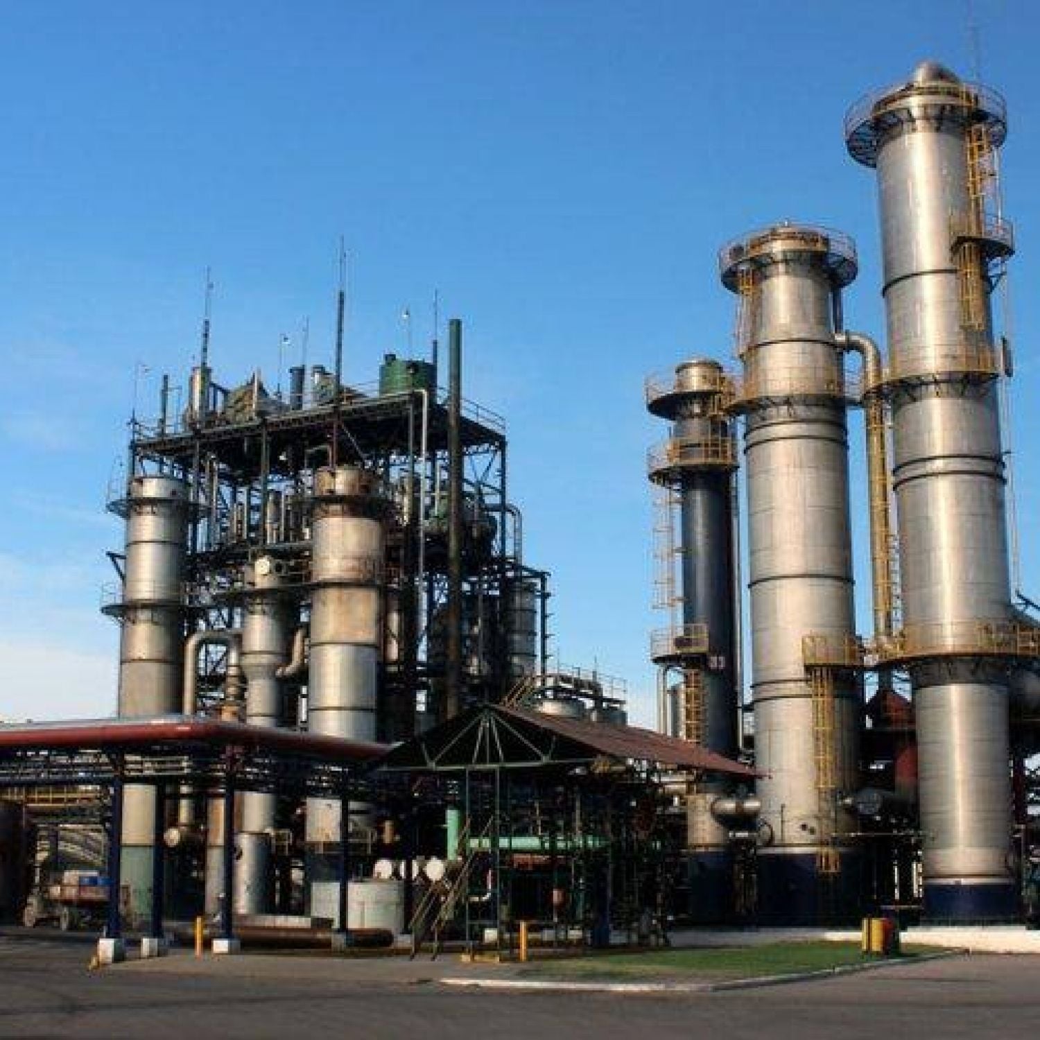 nota-1578531-suman-suspensiones-petroleros-paro-refinerias-919724 (1)
