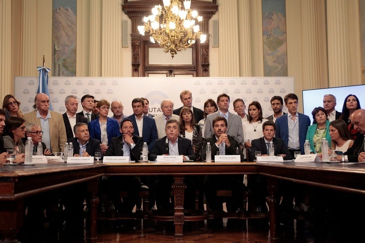 conferencia-de-prensa-diputados-Juntos-por-el-Cambio-bloque-Negri-Ritondo-Ferraro-deuda-2020-2
