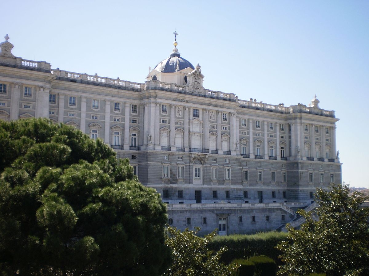 1200px-Royal_Palace_Madrid_05