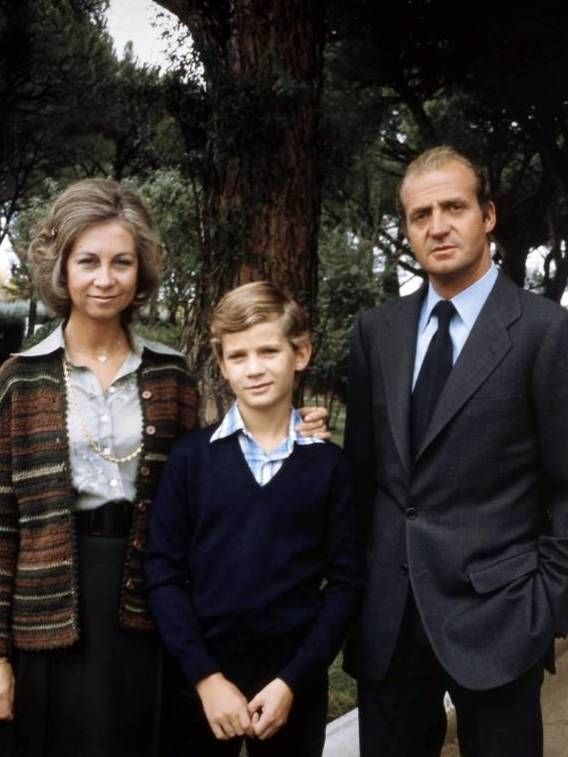 juan-carlos-y-sofia-con-el-entonces-principe-felipe-cordon-press