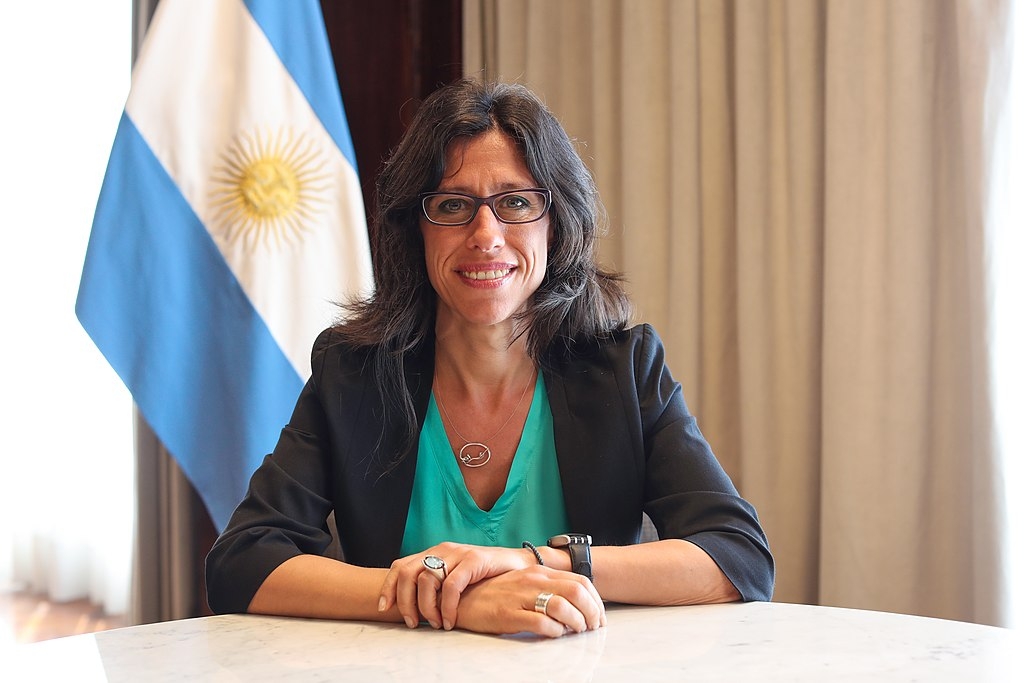 1024px-Paula_Irene_Español