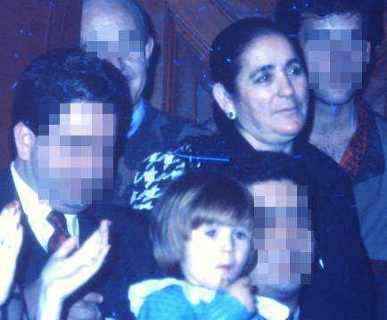 dona-ana-con-los-pendientes-de-esmeraldas_59c683c8_434x359