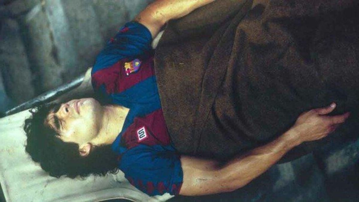 diego-maradona-se-retira-camilla-del-camp-nou-aun-saber-la-gravedad-la-lesion-provocada-andoni-goicoetxea