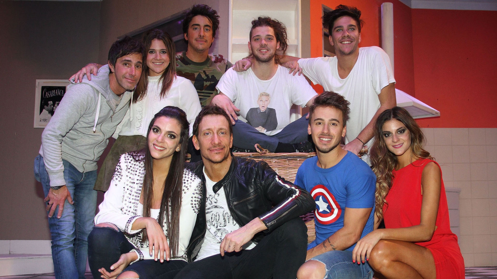 Nico-Vazquez-y-el-elenco-de-El-Canasto