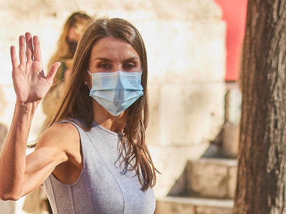la-relacion-amor-odio-de-letizia-con-una-parte-de-su-cuerpo-de-esconderla-a-mostrarla (1)