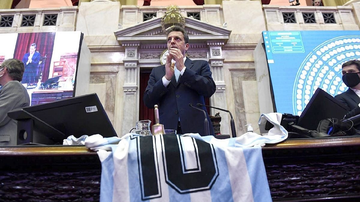 se-realizo-un-homenaje-diego-maradona-antes-iniciar-la-sesion-la-camara-diputados