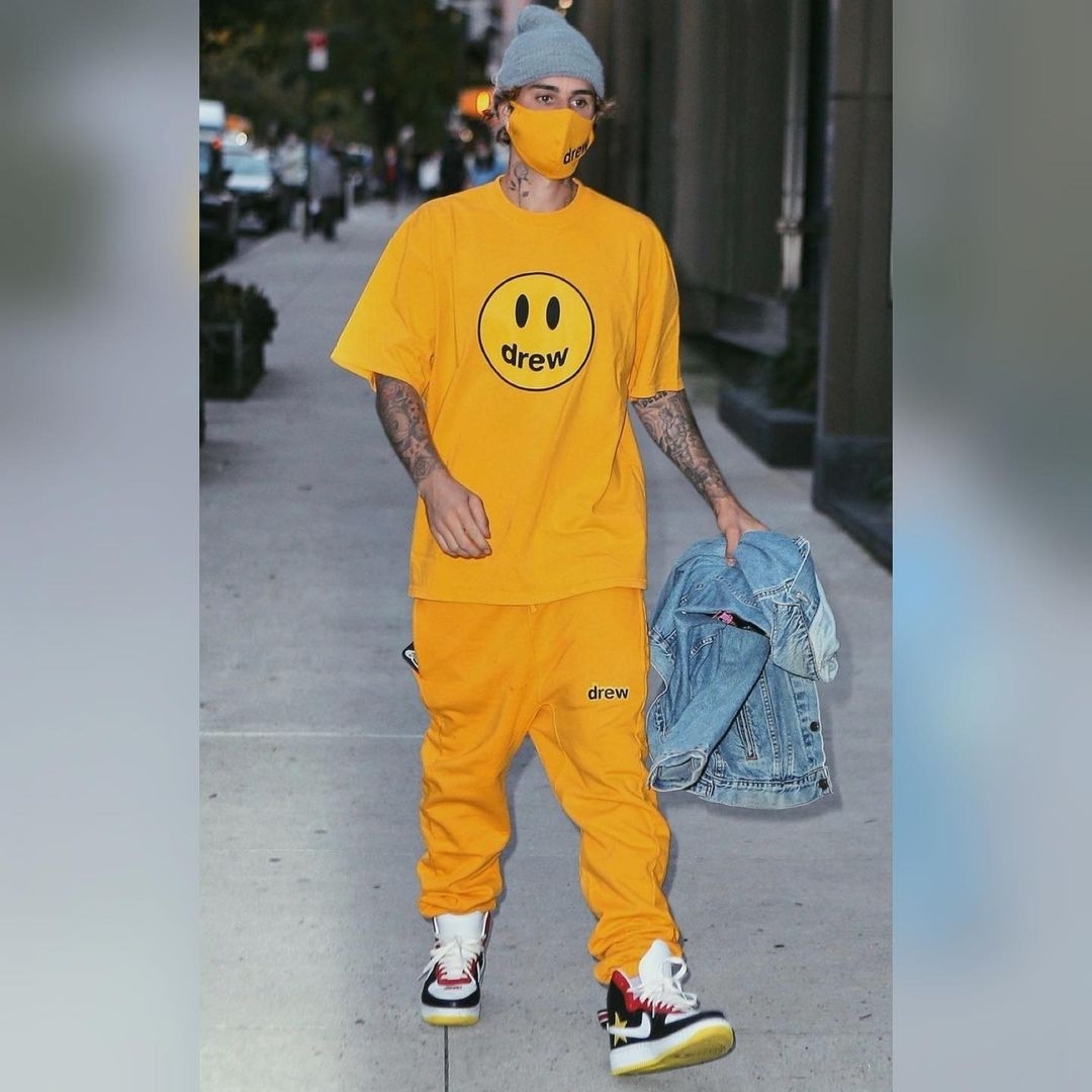 JUSTIN BIEBER
