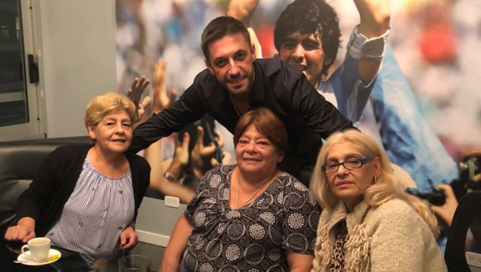 Diego-Maradona-hermanas