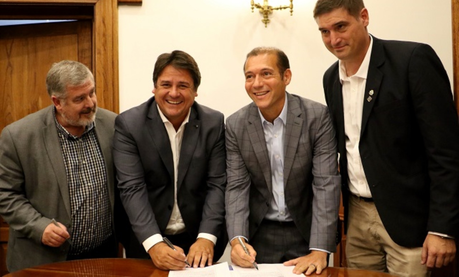 Contrato-con-EPAS-FOTO-1 (Personalizado)