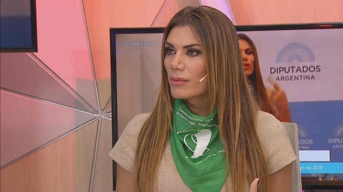 Flor de la V con pañuelo verde