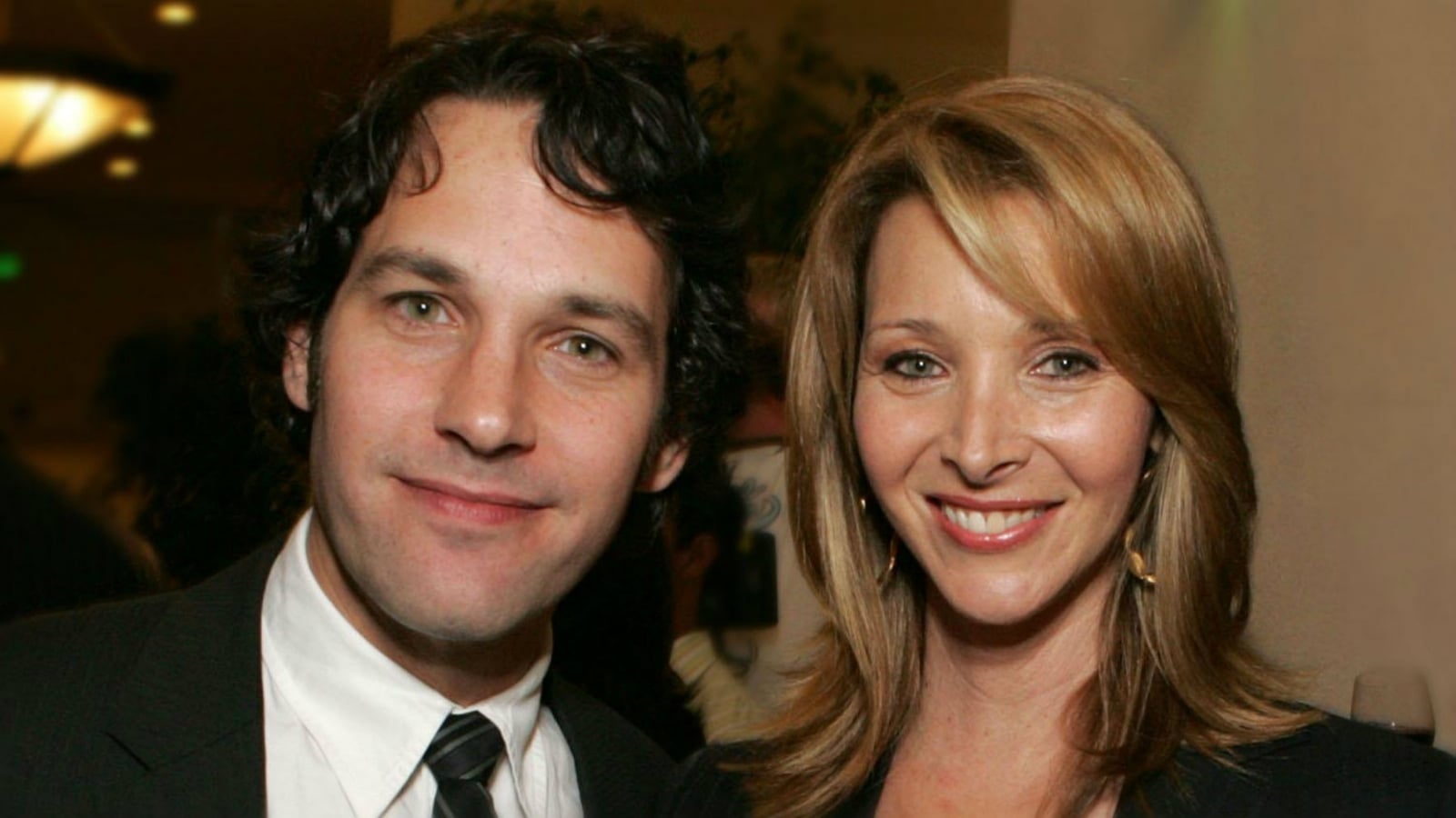 friends-phoebe-mike-lisa-kudrow-paul-rudd