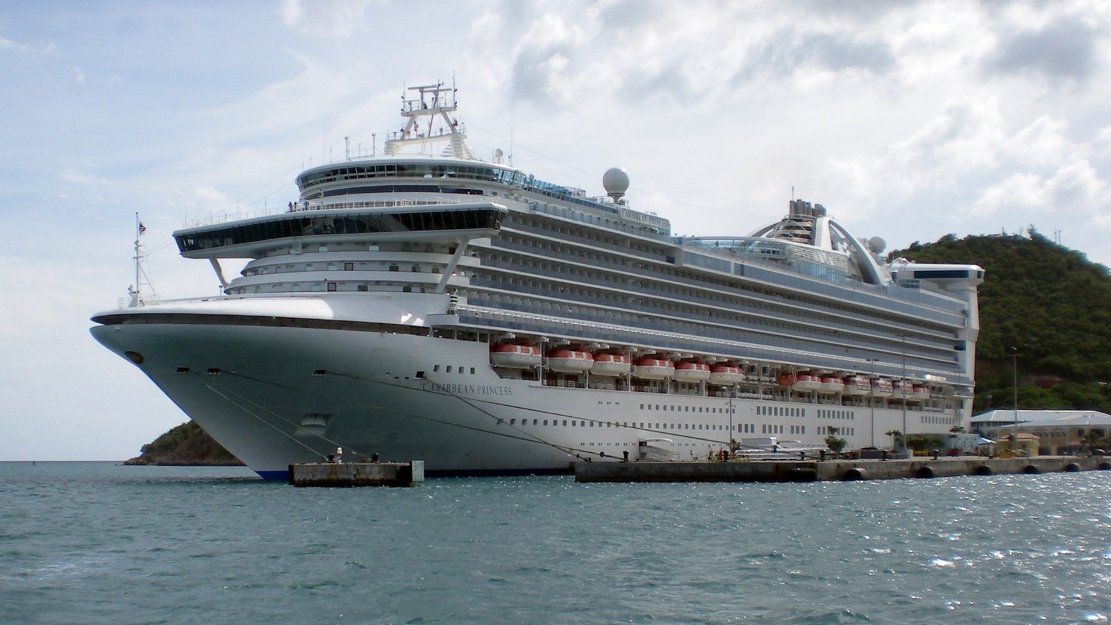Caribbean_Princess_at_St._Thomas_USVI