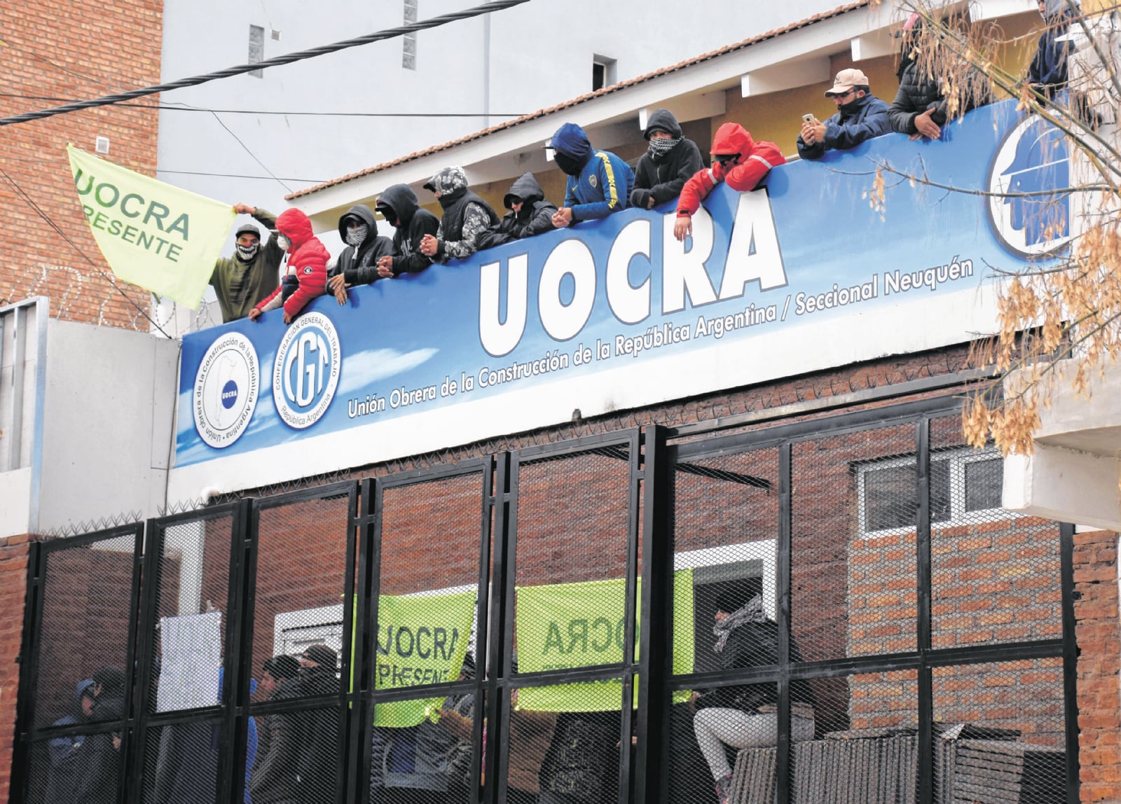 Imagen-Ag-nqn-Sede-de-la-uocra-tomada-s-10865594