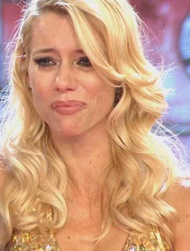 Nicole llorando