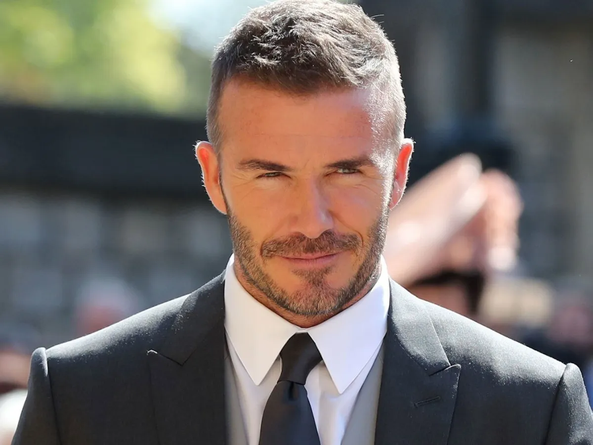 David Beckham de traje