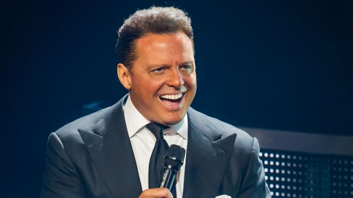Luis Miguel sonriente