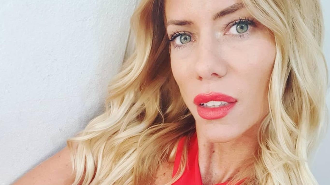 nicole-neumann-muletas-bota-ortopedica