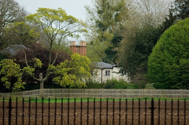 vista-general-de-frogmore-cottage-antes-de-colocarse-las-nuevas-cercas-getty