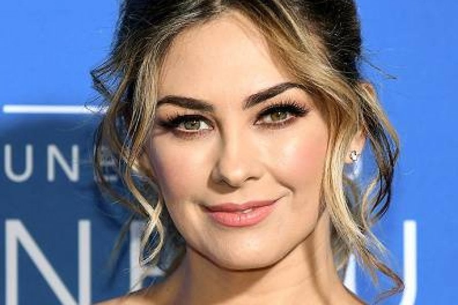 aracelyarambula-778293dc174b5aa65d3ef369277c186c-900x600