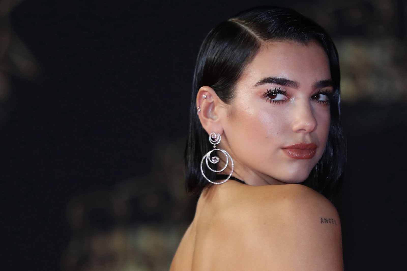 british-singer-dua-lipa-poses-on-the-red-carpet-upon-her-news-photo-1060049980-1547539225