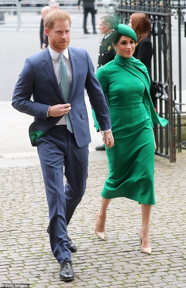 26301504-8156613-Prince_Harry_35_and_Meghan_Markle_38_as_they_arrived_at_this_yea-a-54_1585243472313