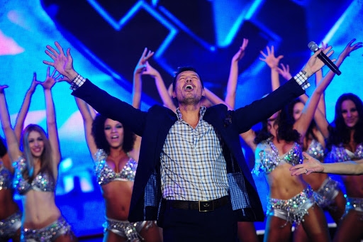 BAILANDO