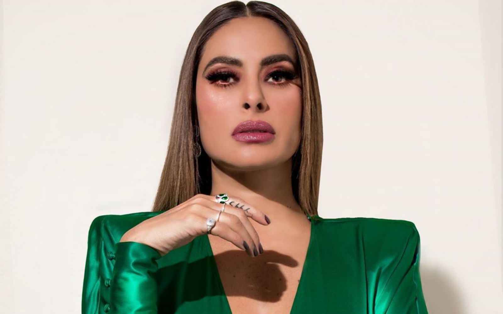 galilea_montijo_dolares_costo_vestido_pequenos_gigantes_televisa