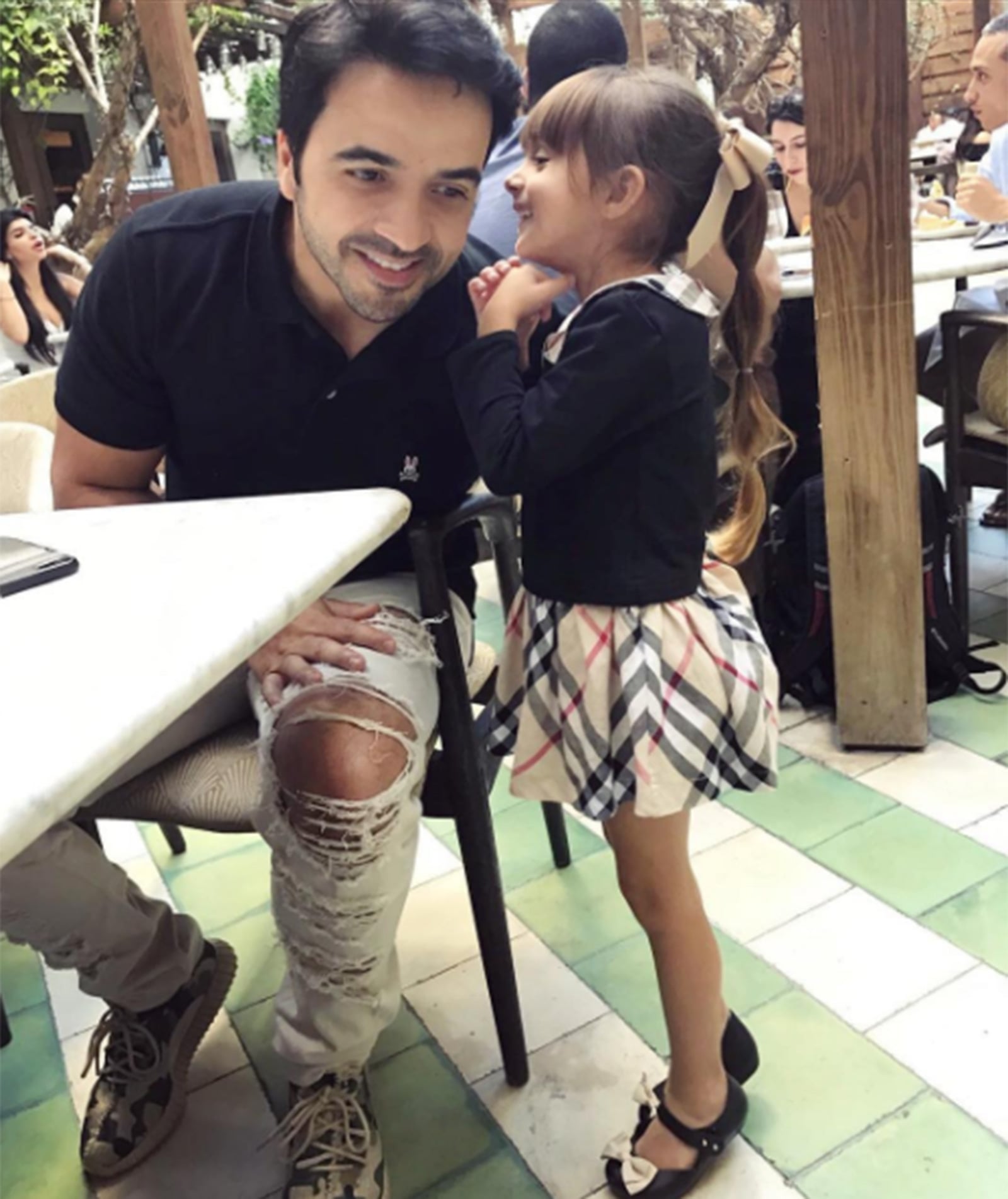 Luis Fonsi y su hija Mikaela