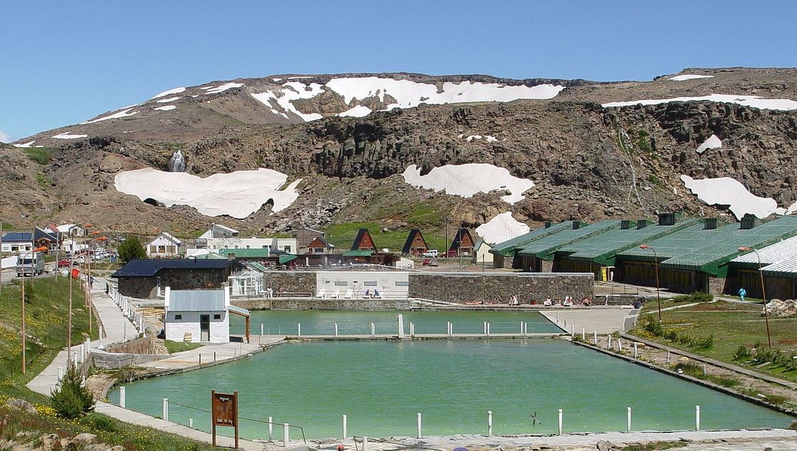 1200px-Terma_de_Copahue_DSC00669