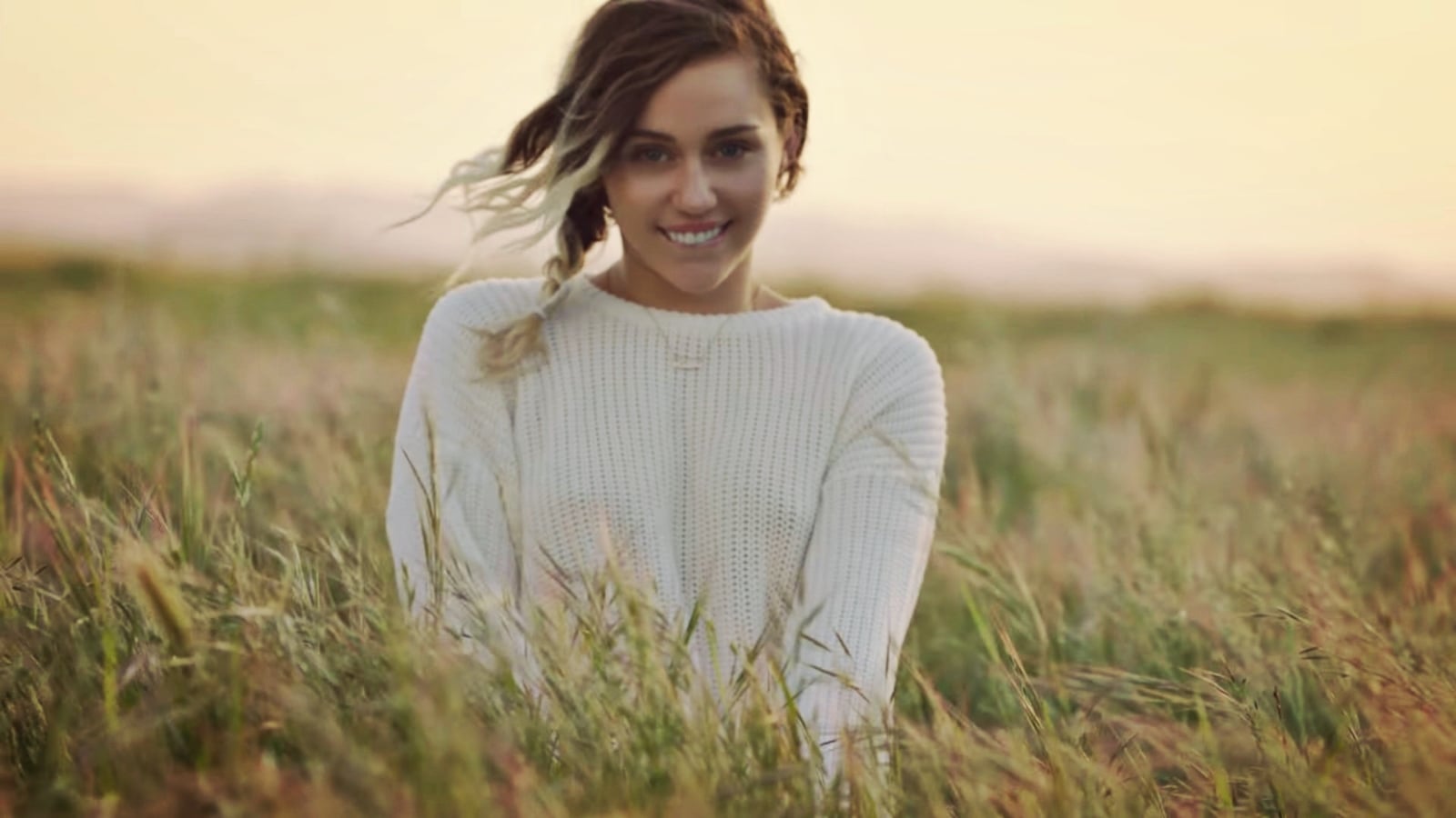217-2171272_mileycyrus-miley-cyrus-wallpaper-malibu