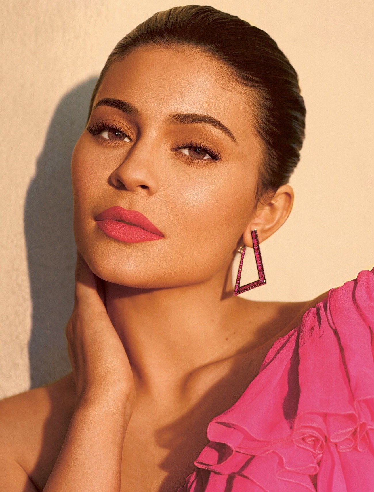 kylie-jenner-glamour-cover-on-wednesdays-makeup