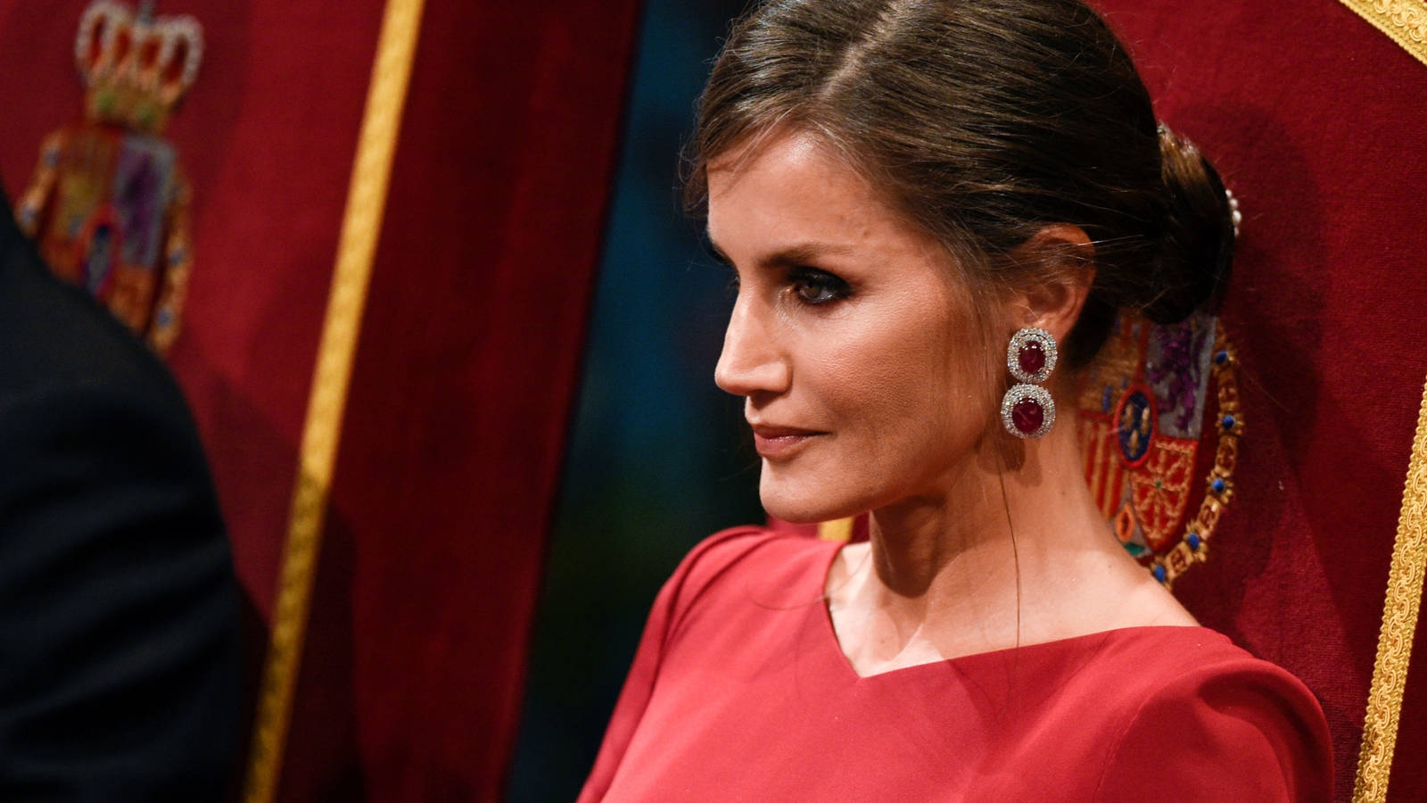 la-reina-letizia-y-los-cuatro-rubies-que-han-acaparado-los-flashes-en-los-princesa-de-asturias