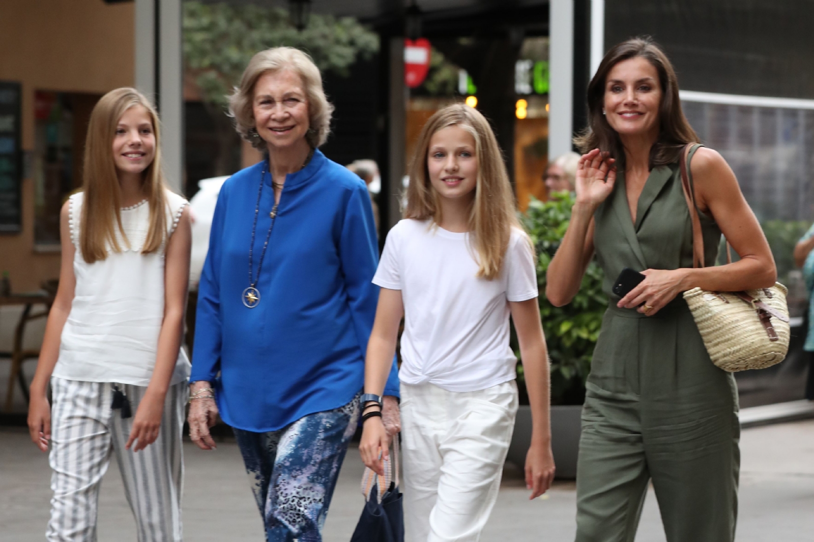 reina-letizia-reina-sofia-princesa-leonor-infanta-sofia-mallorca-1564684188